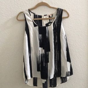 Under Skies black/white sleeveless blouse